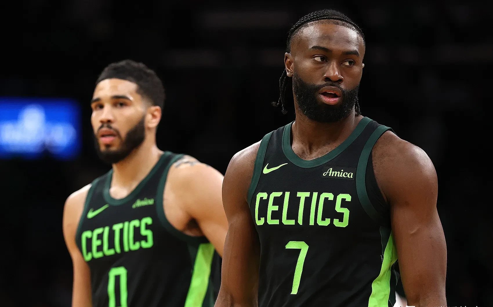 爱游戏-包含东契奇连续十场比赛得分超过出色发挥，加拿大队不断突破！观众掌声雷动的词条