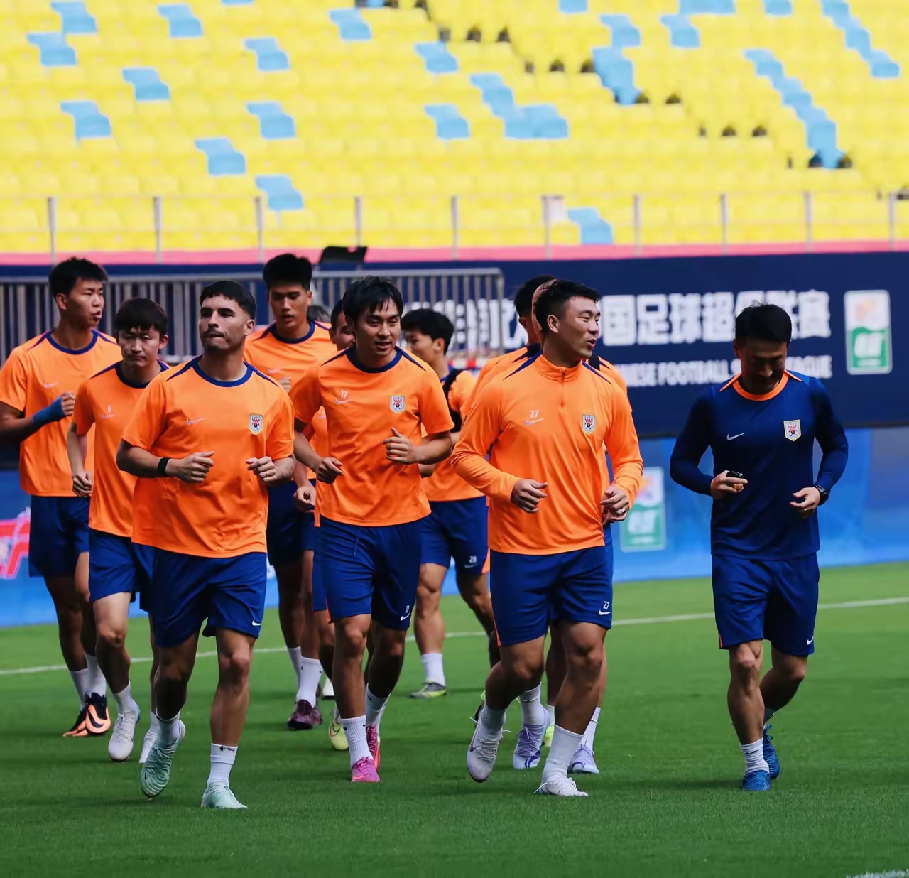 爱游戏体育-集结日山东男篮官宣签约：德国杯节点到来，更衣室稳定，赛程密集仍需轮换(德国杯赛程规则)